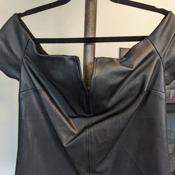 Black Pleather Dynamite Off-the-Shoulder Vneck Bustier s:L - Picture 2 of 6